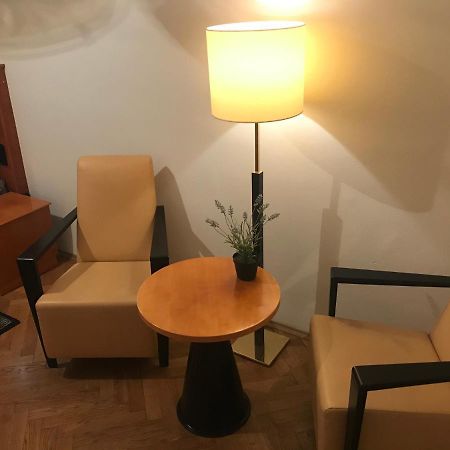 All Seasons Hostel Praag Buitenkant foto