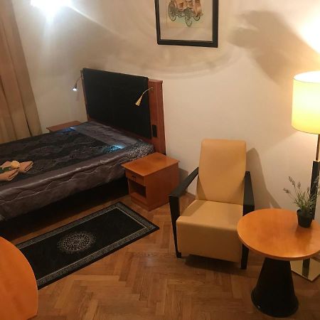All Seasons Hostel Praag Buitenkant foto