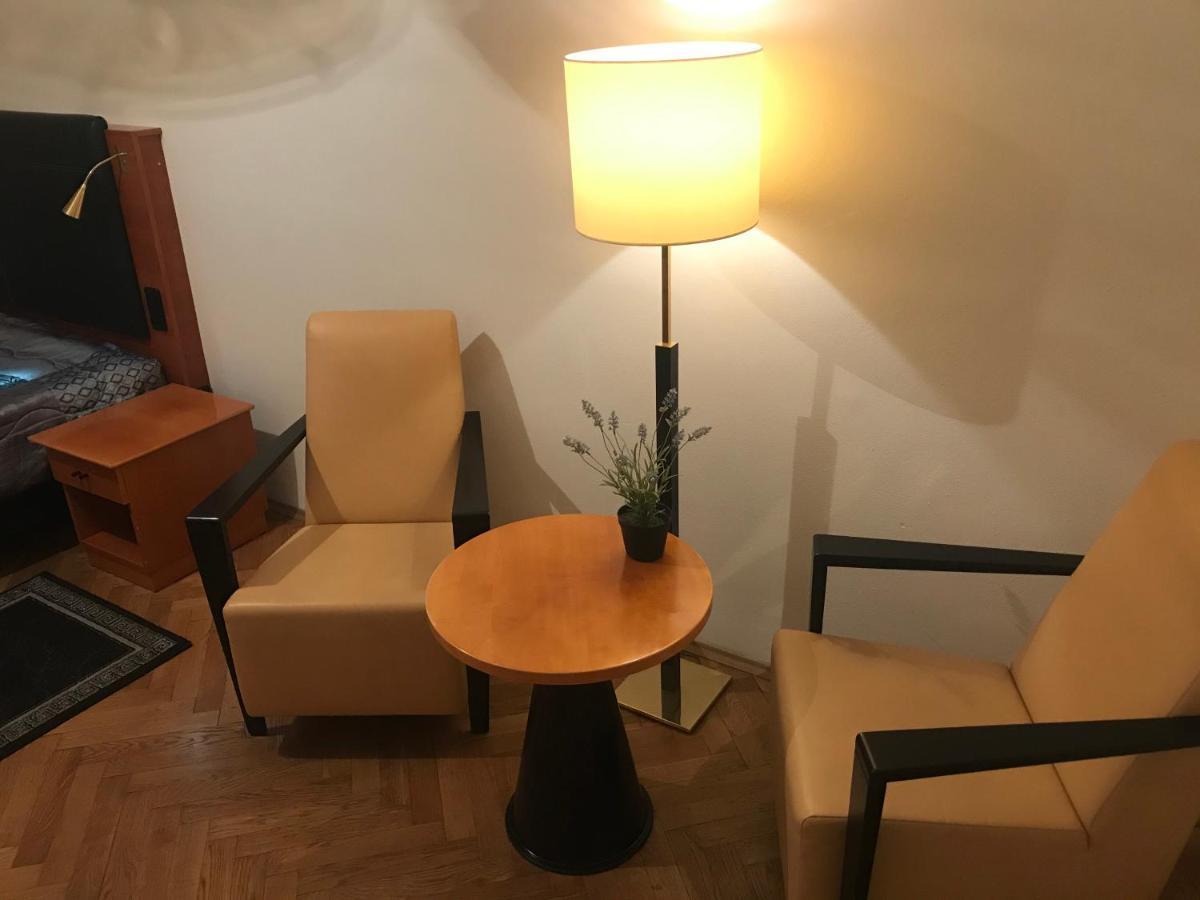 All Seasons Hostel Praag Buitenkant foto