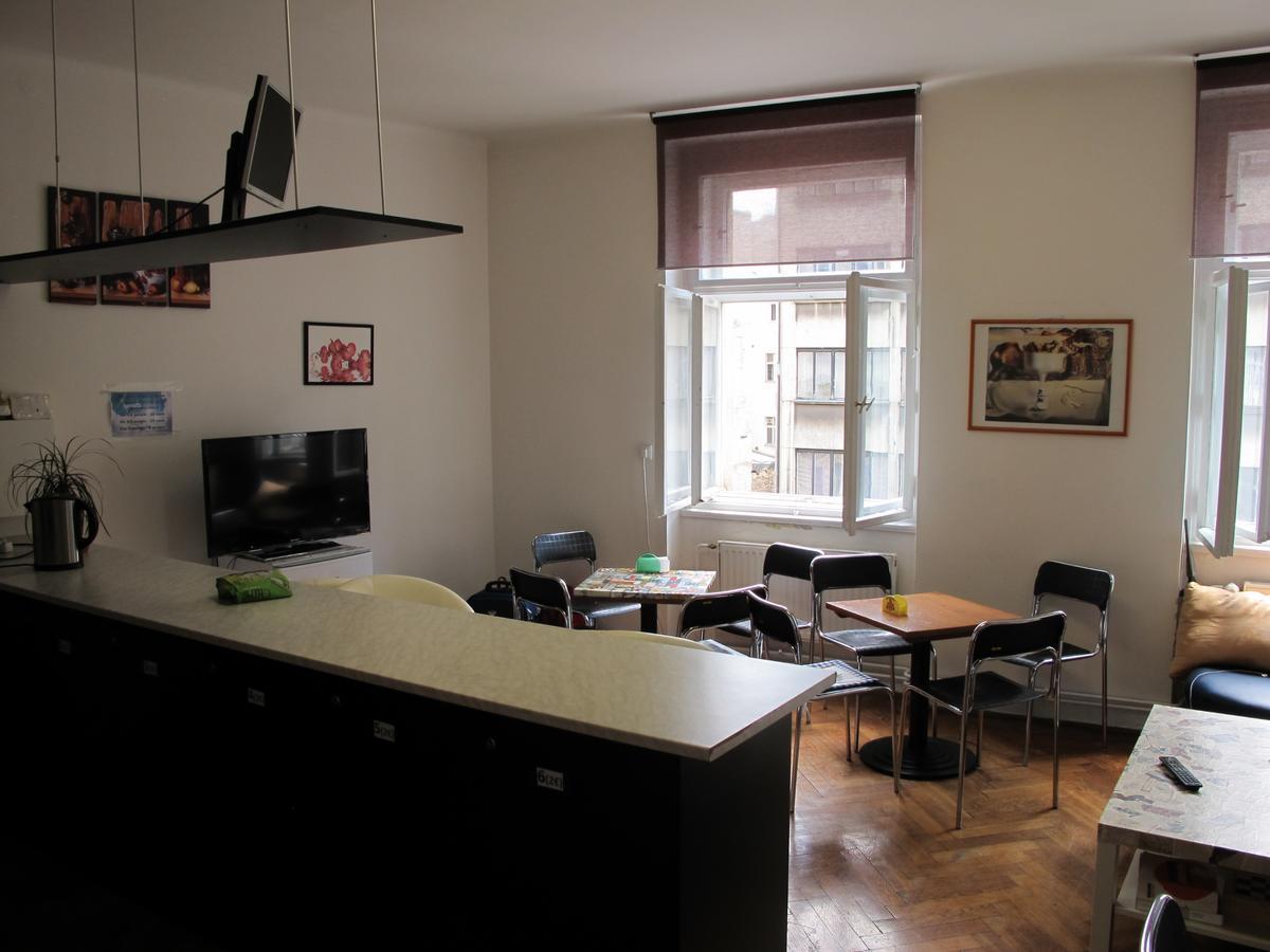 All Seasons Hostel Praag Buitenkant foto