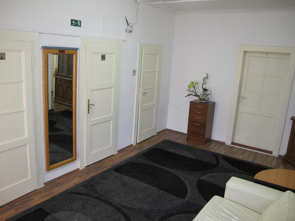 All Seasons Hostel Praag Buitenkant foto
