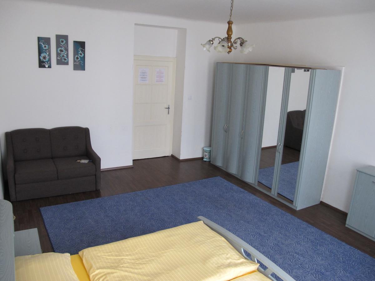 All Seasons Hostel Praag Buitenkant foto