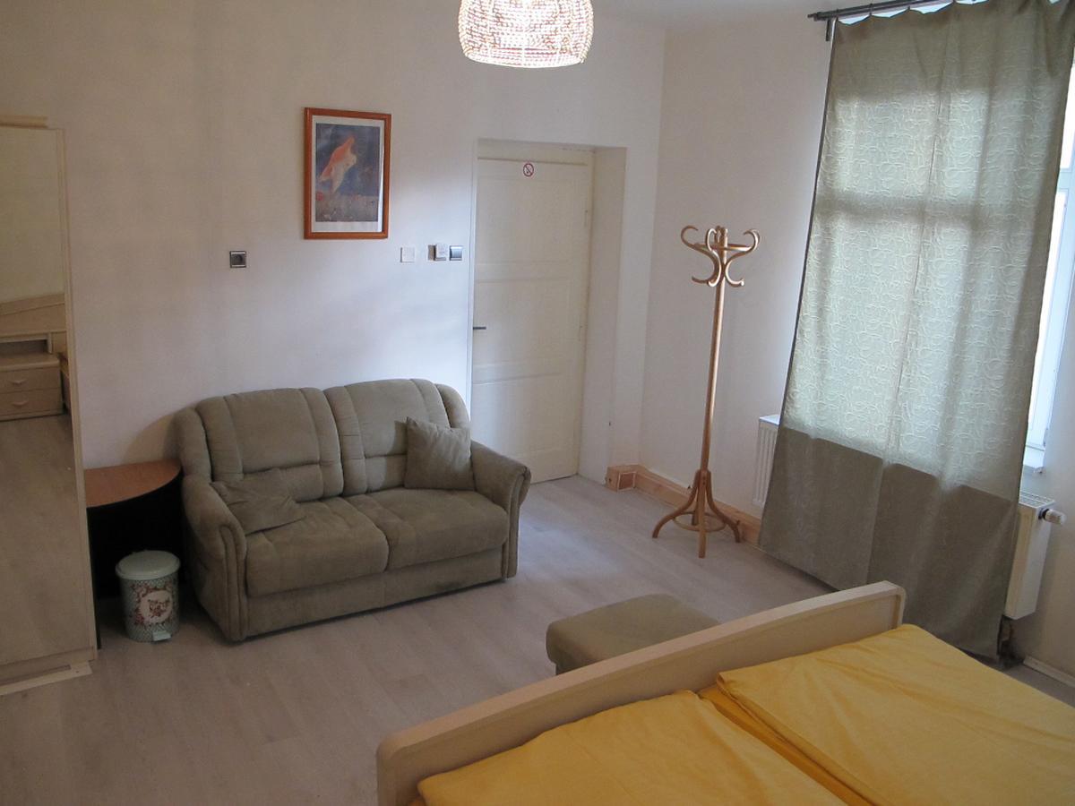 All Seasons Hostel Praag Buitenkant foto