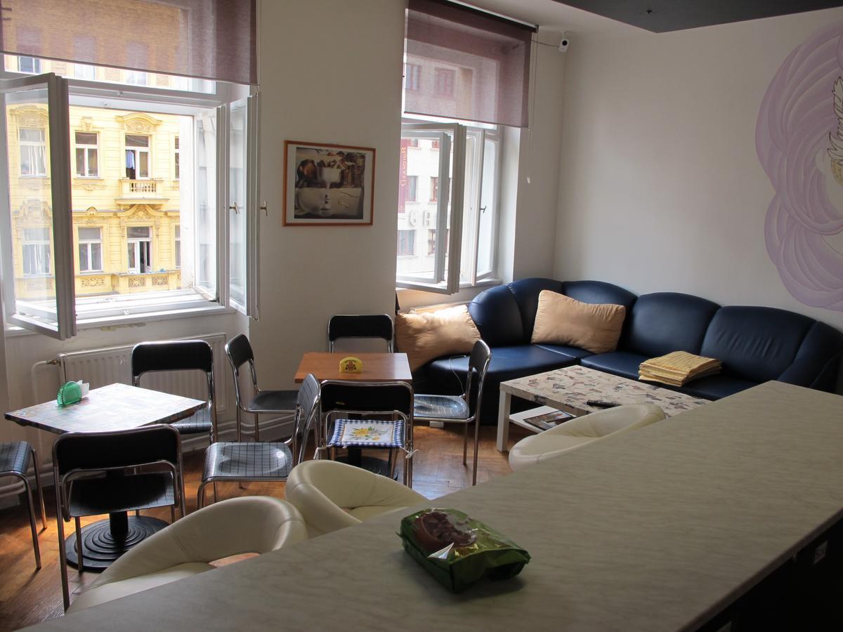All Seasons Hostel Praag Buitenkant foto
