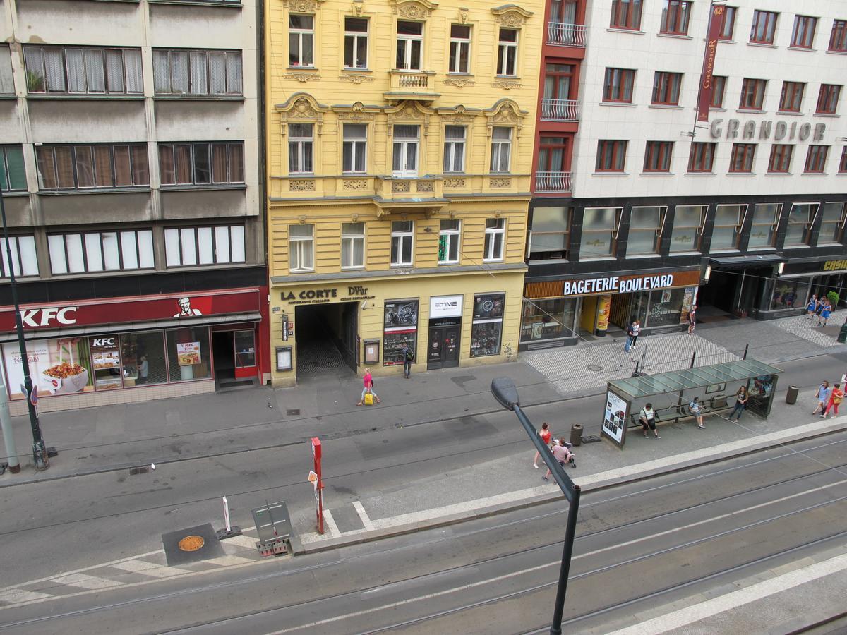All Seasons Hostel Praag Buitenkant foto